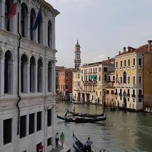 Gondola Show Apartment